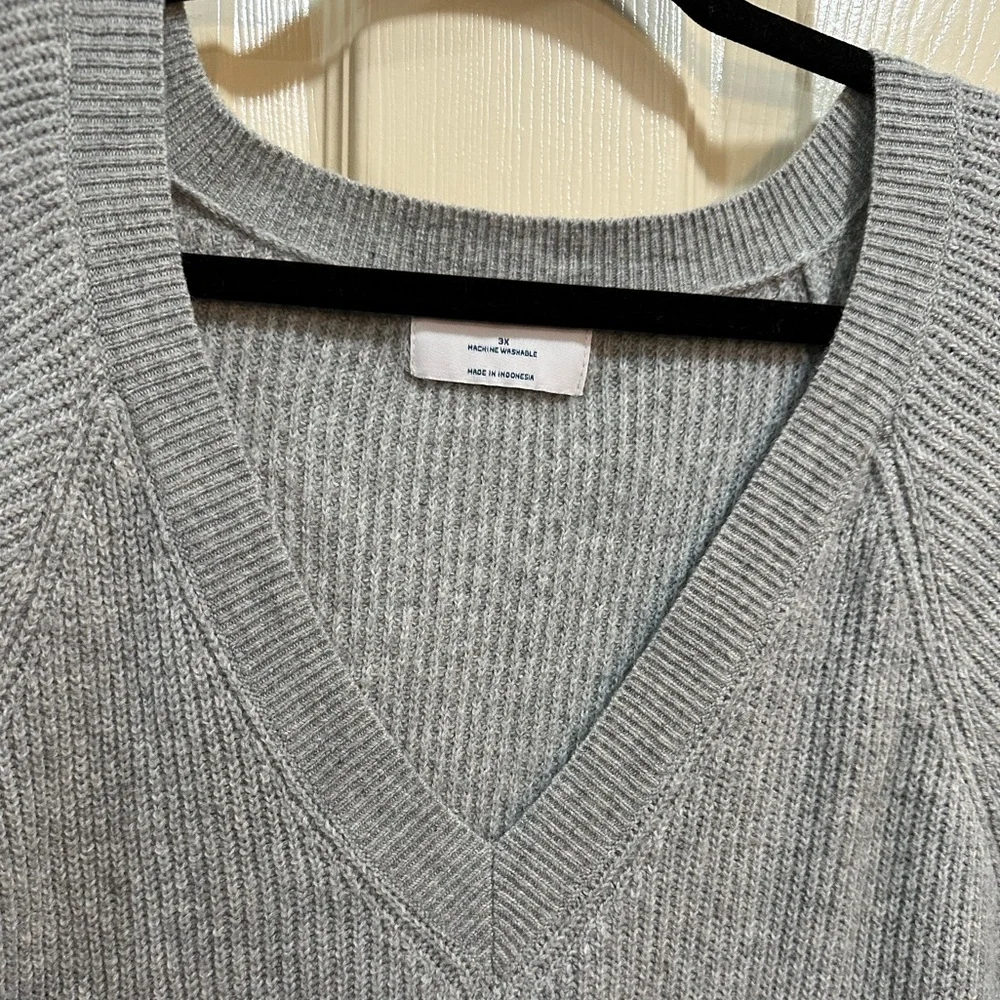 Women’s Old Navy long sleeve v-neck sweater light gray size 3X - Picture 3 of 5